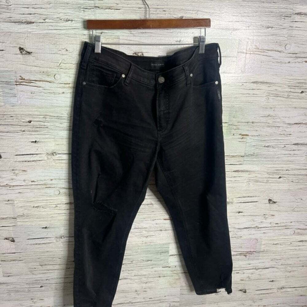 Silver Jeans Avery Skinny crop black distressed jeans size 36